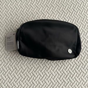 NWT Lululemon Everywhere Belt Bag